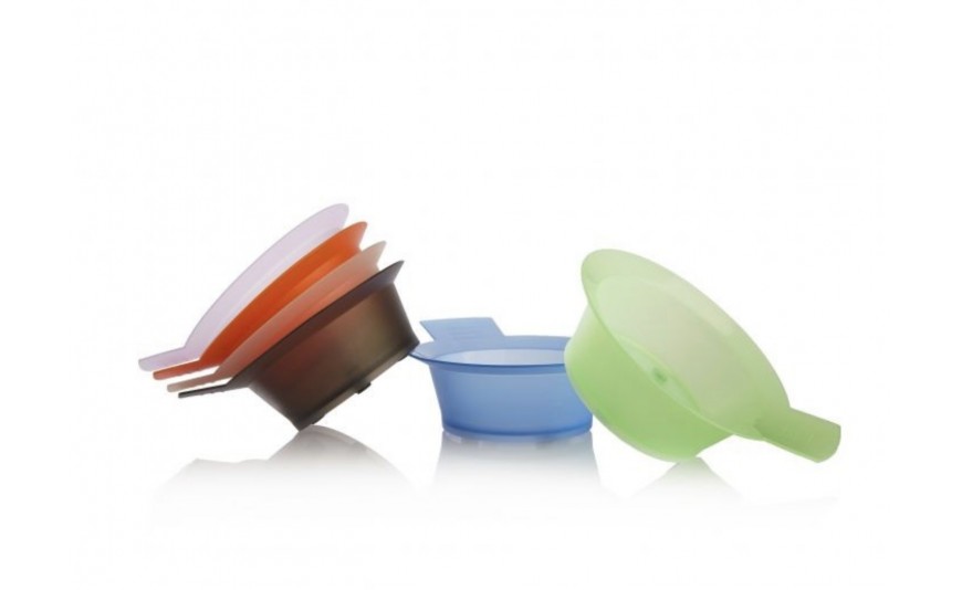 Materiale per parrucchieri: dagli accessori per tinture alle mantelle
